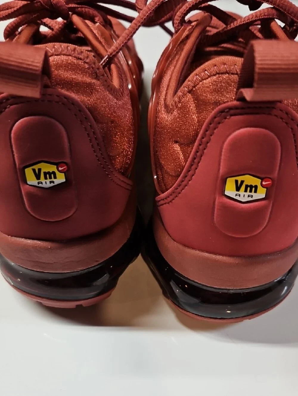 NIKE AIR VAPOR MAX PLUSE BURGUNDY  US 8.5 FQ8878-661